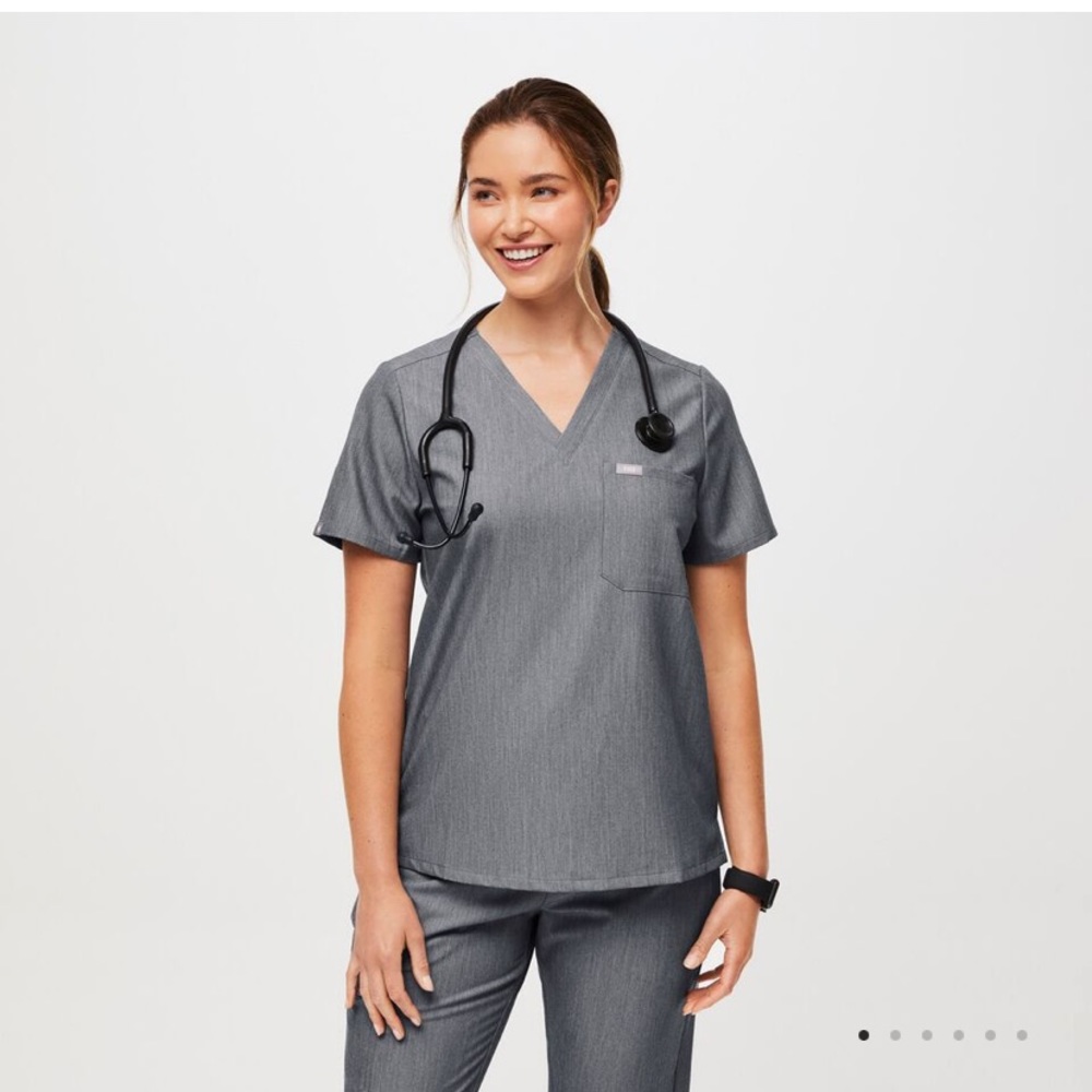 FIGS Catharine One Pocket Scrub Top in Graphite size Small